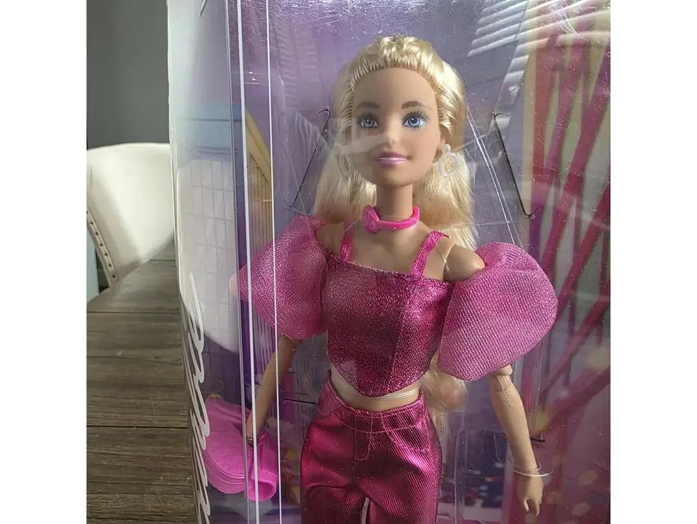 Barbie Deluxe Style Fashion Doll #5 in Metallic Pink Outfit JFP40